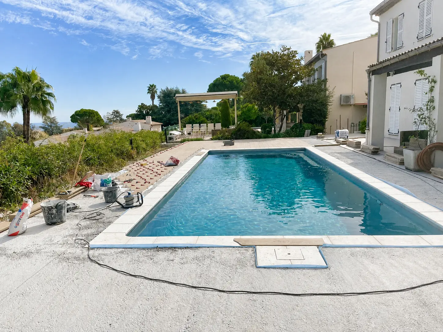 Rénovation d’une piscine en cours à Cannes